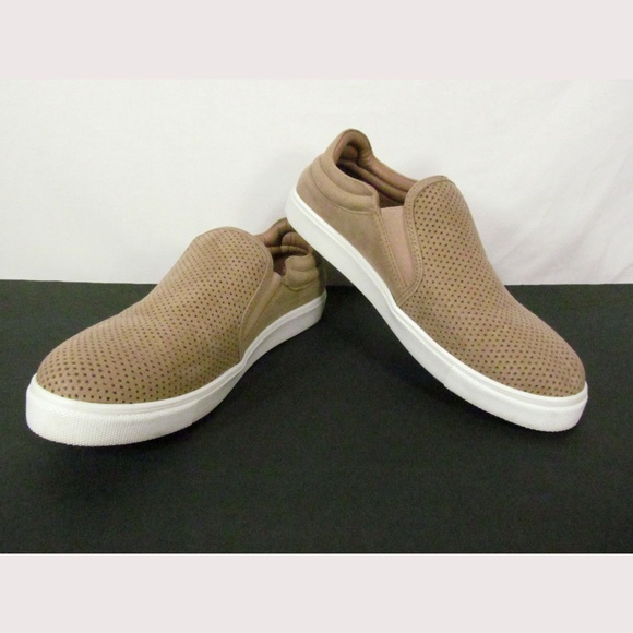 steve madden tan slip on sneakers